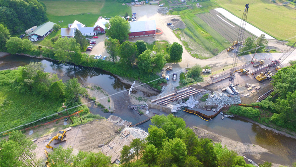 Aerial view of the Lareau Bridge. Photo: M. Bonotto