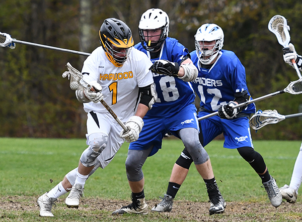 Noah Williams works his way past two U-32 defenders. Photo: John Williams