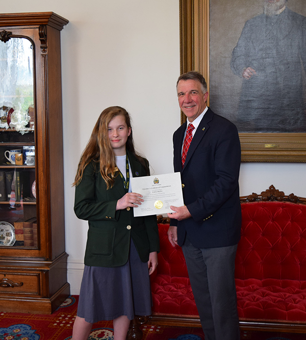 Lindsey Bigelow receives her award from Governor Phil Scott following the end of her six-week session on May 18.