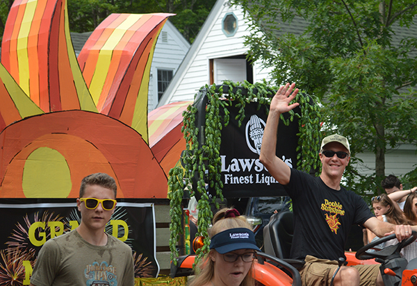 'Symbols of Freedom' draws huge crowd
