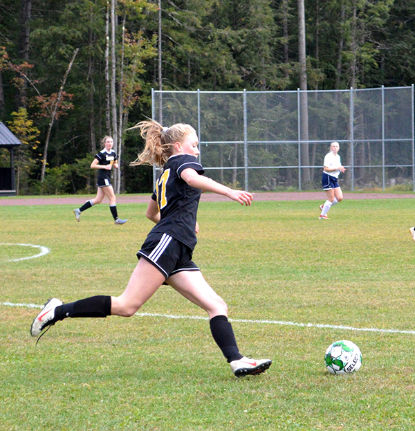 Aliza Jernigan lines up for a pass to a fellow teammate in a home game against Randolph on September 17.