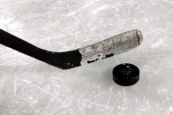 HU girls' hockey defeats Burr & Burton 