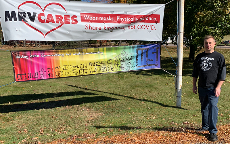 Chris Myers and his winning banner. 