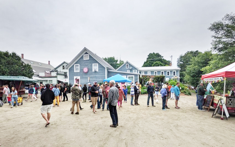 The crowd at Round-Up on the River in Waitsfield. Photo Erika Nichols-Frazer