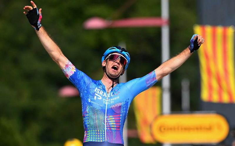 Road bike racer Hugo Houle crossing the finish line.