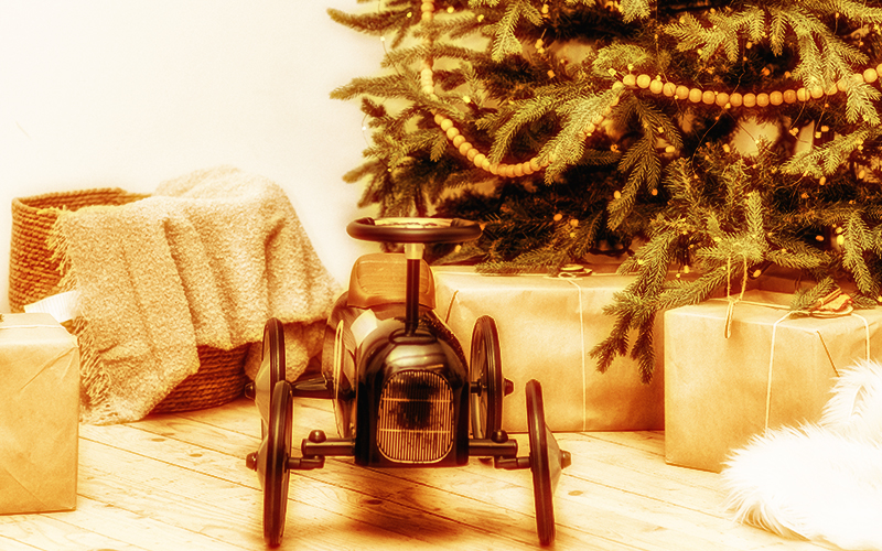 old time Christmas photo of tree and presents.