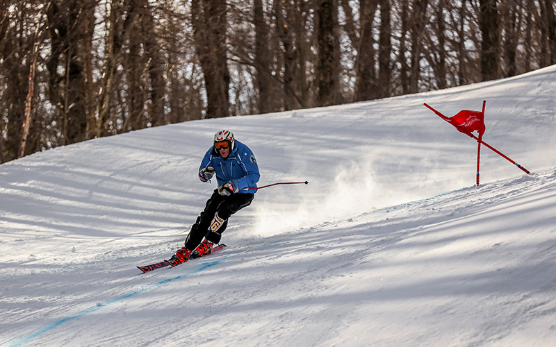 Ed Brennan racing the 2023 Kandahar ski race at Mad River Glen in Fayston, Vermont. Photo by Kintz.