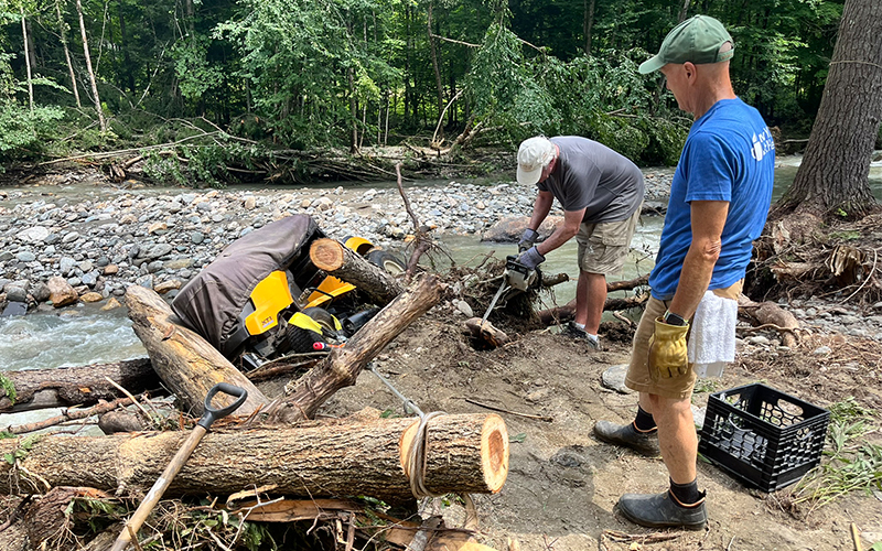 MRV Rotary helps cleanup
