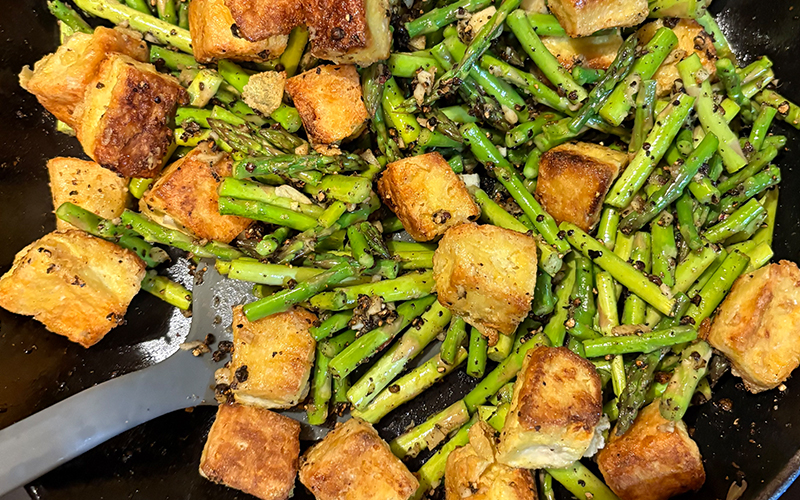 Peppery Asparagus Tofu
