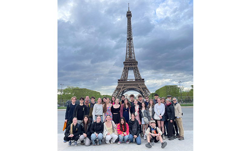 Hu Students in France
