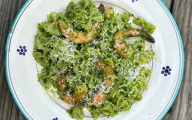 Kale pesto shrimp pasta