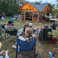 Warren celebrates new pavilion on town green